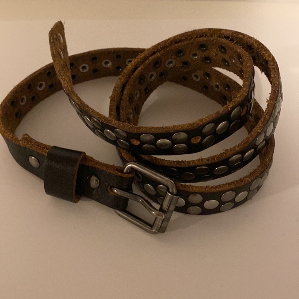 Genuine leather brown belt in very good condition. Size Xs